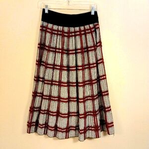 Metrowear Vntg Sz S Black&White Houndstooth Design Under Bright Red Plaid Skirt.